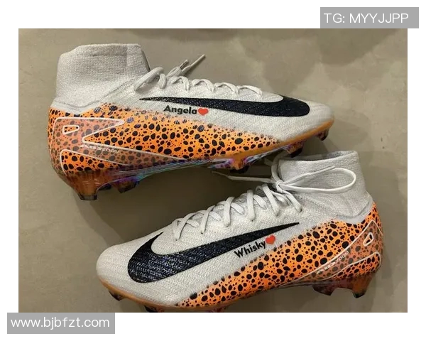 球星与球鞋的完美融合 足球运动中鞋款的选择与影响分析 球星与球鞋的完美融合 足球运动中鞋款的选择与影响分析