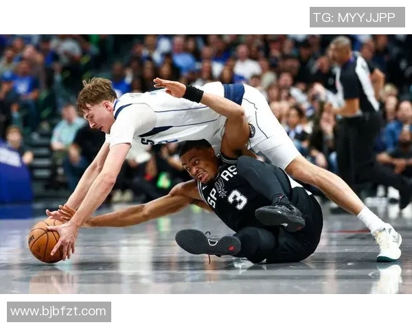 足球星视界2013:回顾赛季精彩瞬间与球员表现的终极分析 足球星视界2013:回顾赛季精彩瞬间与球员表现的终极分析